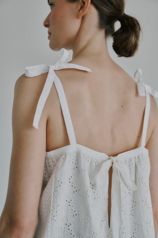 White - EMANUELA Blondetopp