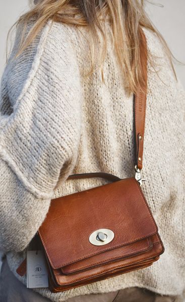 Hovedbilde Walnut/brass - Alba Big Veske