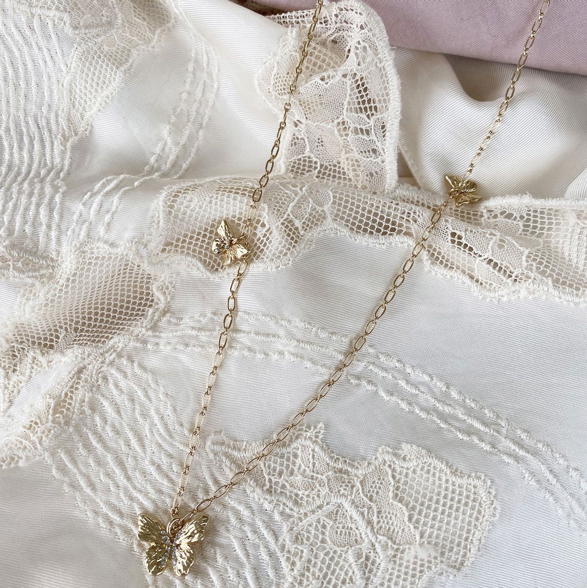 Gull - Sommerfugl Langt Halskjede